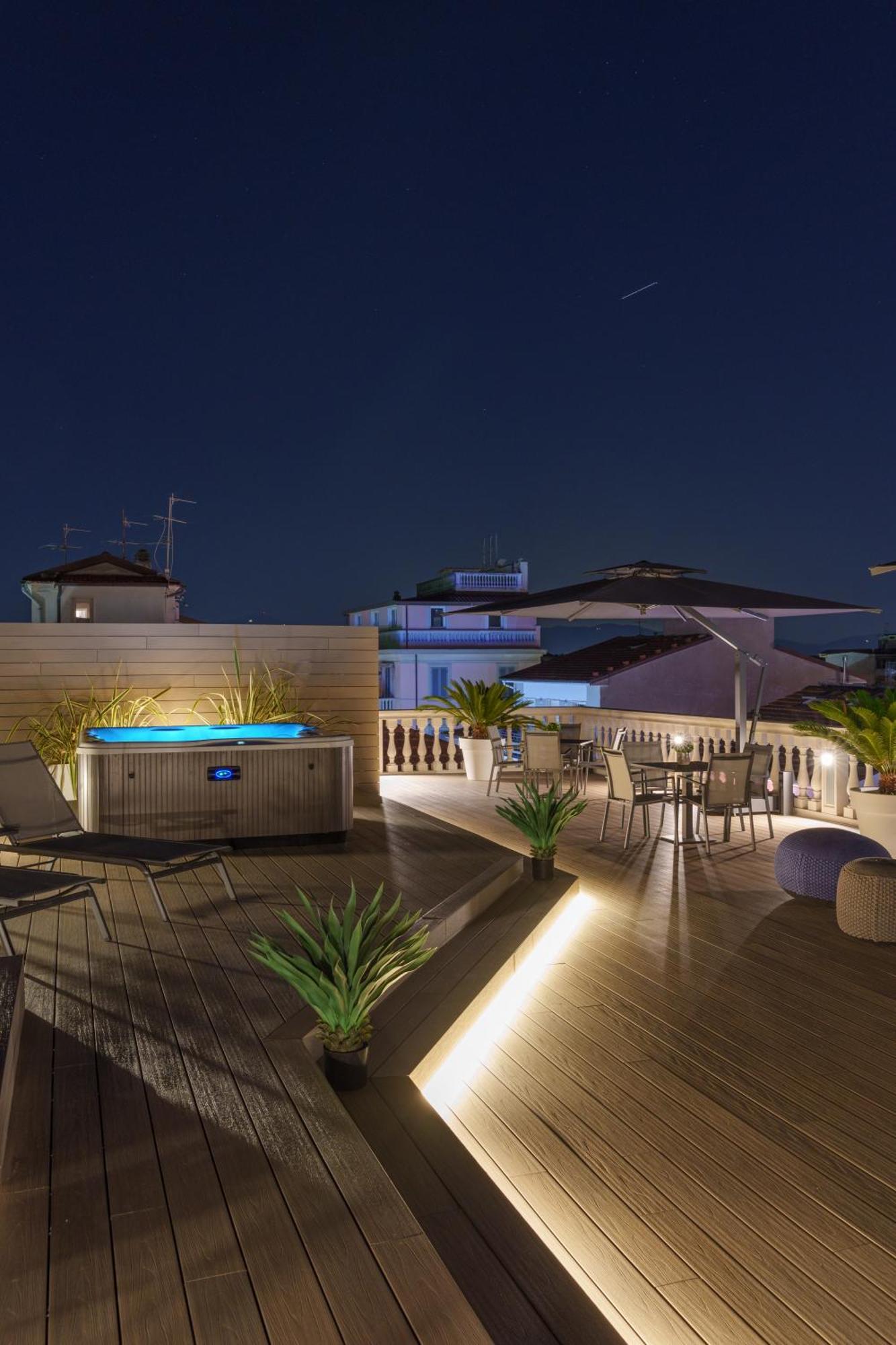 VI Suites Виареджо Экстерьер фото